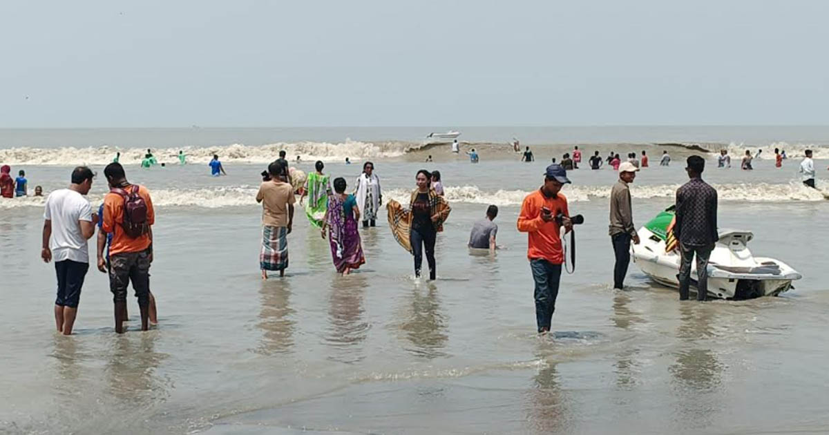 ঈদুল আজহার ছুটিতে কুয়াকাটায় পর্যটকের ঢল